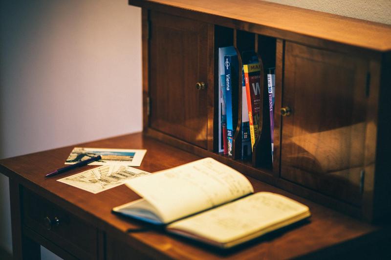 Classic Twin Room image 3