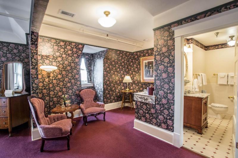 Boulderado King Room image 2
