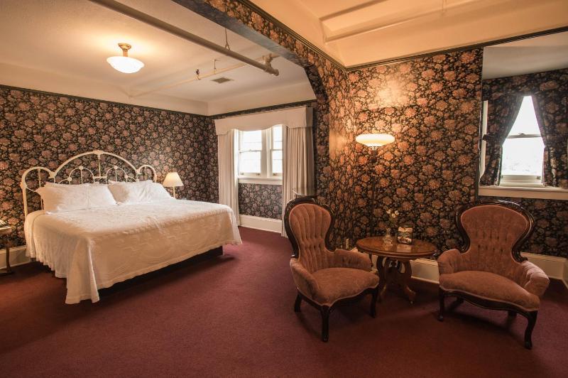 Boulderado King Room image 3