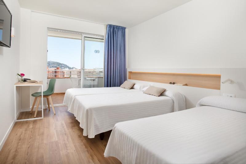 Triple Room with View image 3