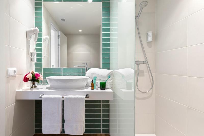 Double or Twin Room image 2