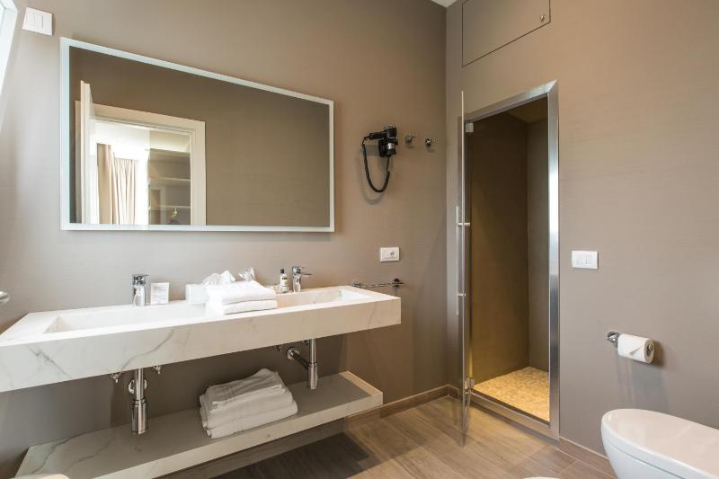 Junior Suite image 2