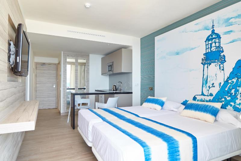 Studio with Sea View image 4