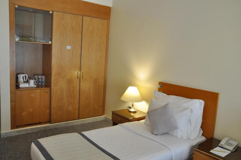 Standard Triple Room image 2