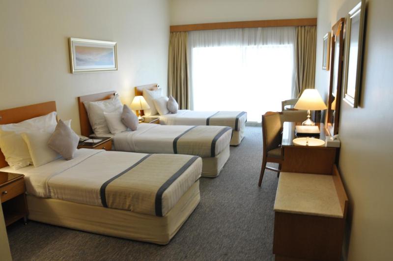 Standard Triple Room image 4