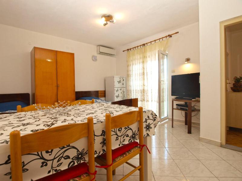 Apartments Mladen 1588 - image 12