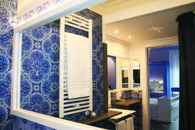 Family Room with Sea View image 2
