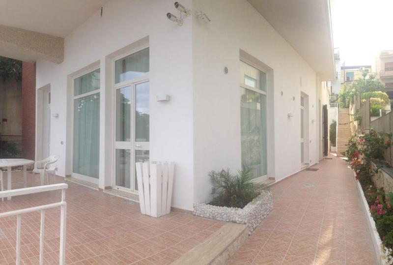 Studio Apartment with Sea View image 2