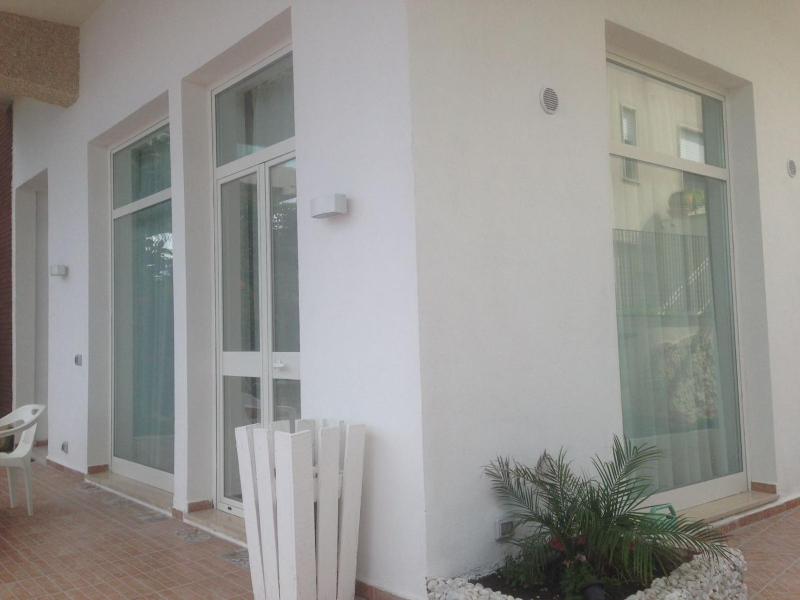 Studio Apartment with Sea View image 3