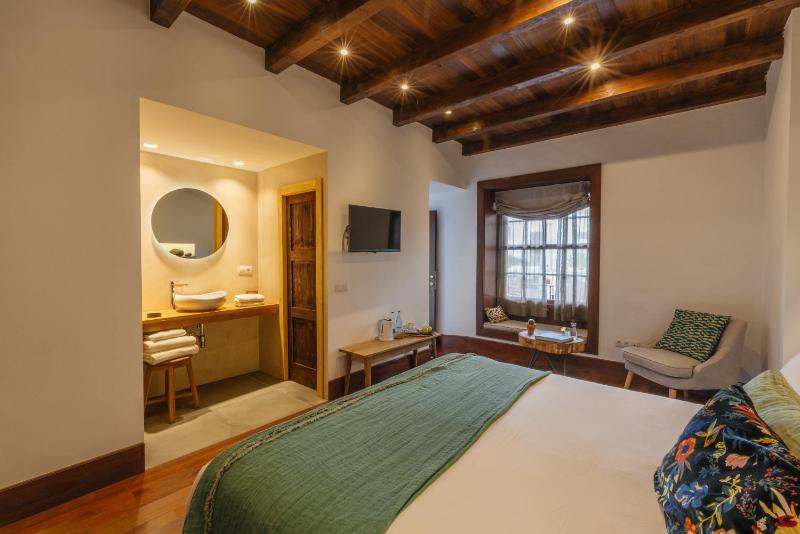Double Room image 3