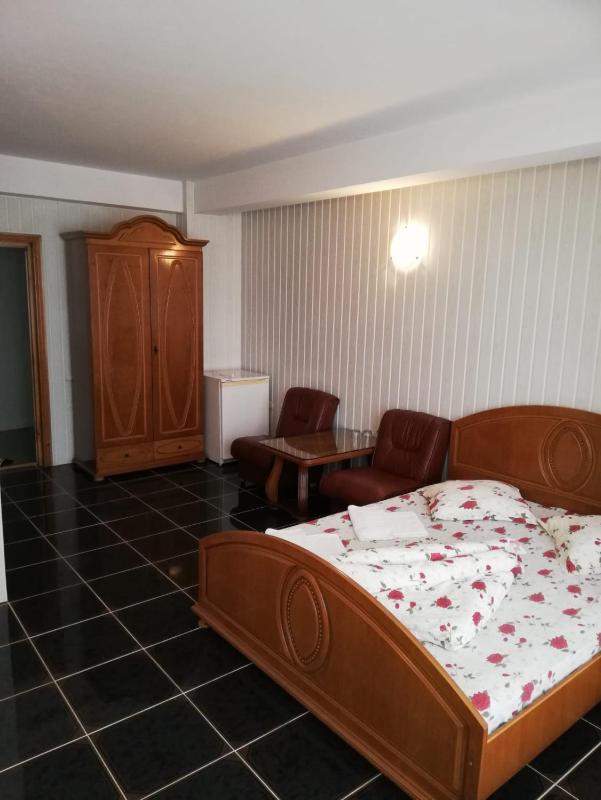 Double Room with Extra Bed image 4