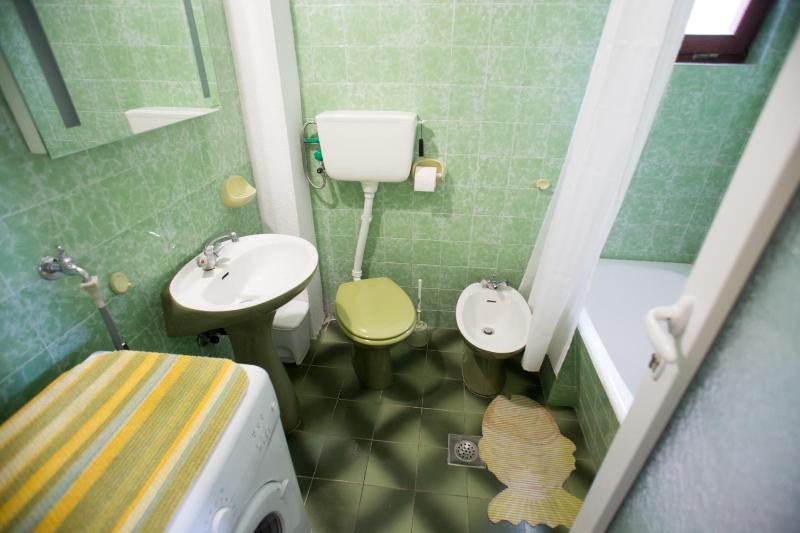 One-Bedroom Apartment image 2