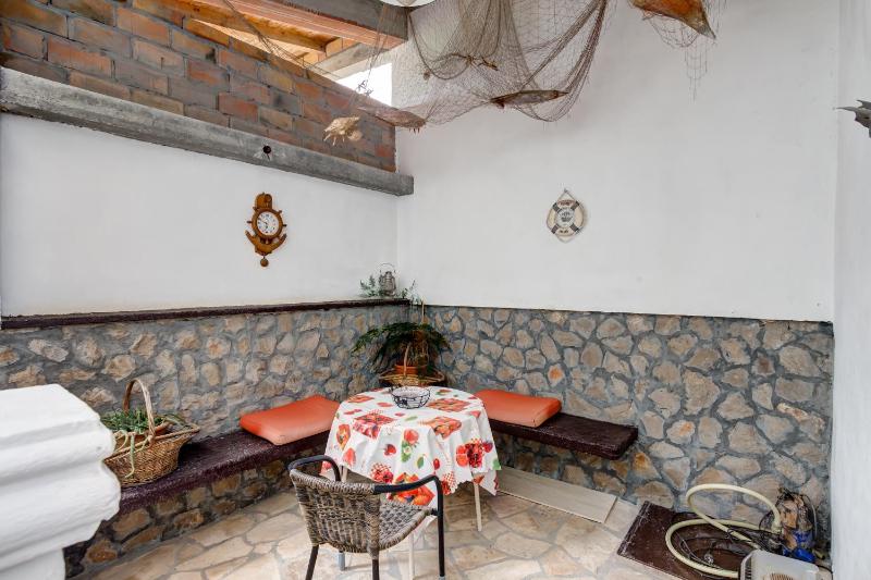 One-Bedroom Apartment image 3