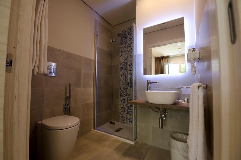 Standard Double or Twin Room with Balcony image 3