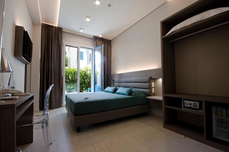 Standard Double or Twin Room with Balcony image 2