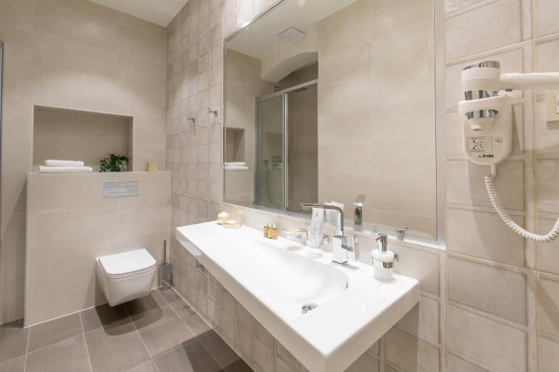 Superior Double or Twin Room with City View image 4