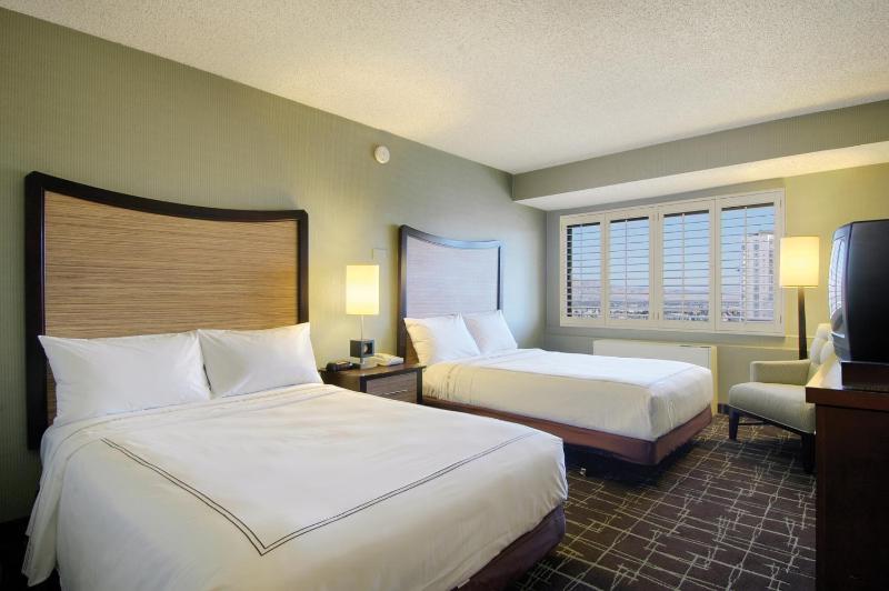 Deluxe 2 Doubles, Smoking