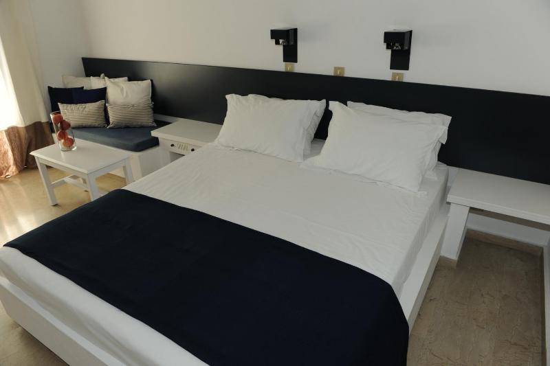 Double or Twin Room with Sea View image 3
