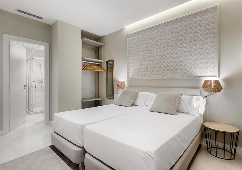 Double or Twin Room image 4