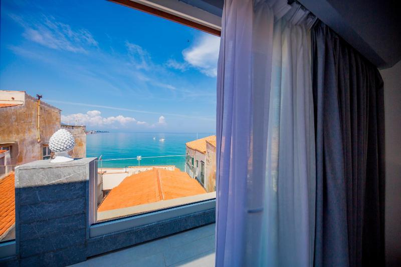 Ossuna Bay Hotel - image 20