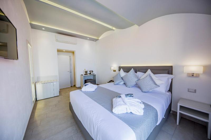 Ossuna Bay Hotel - image 15