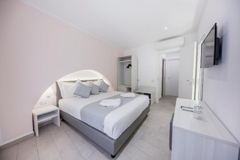 Ossuna Bay Hotel - image 34