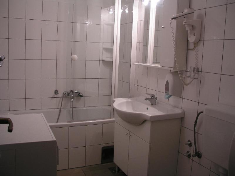 One-Bedroom Apartment with Balcony with Garden View image 4