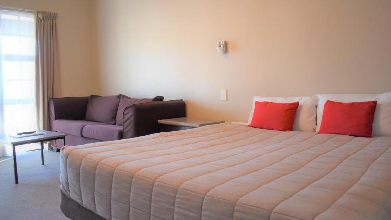 Devonwood Motel - image 26