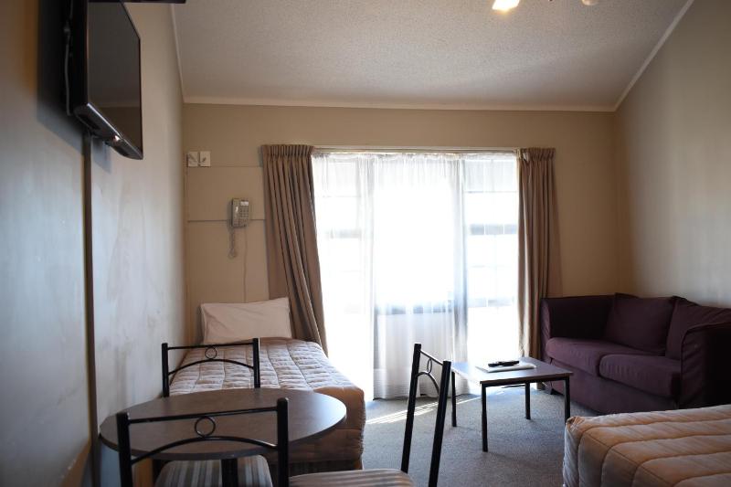 Devonwood Motel - image 35