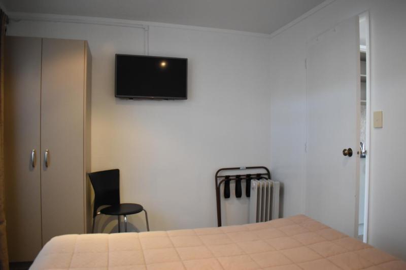 Devonwood Motel - image 14