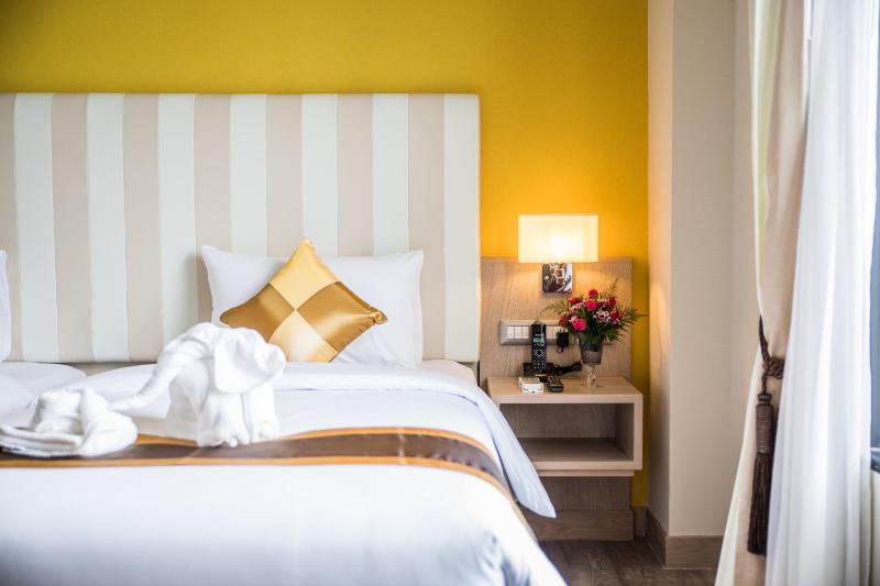 Standard Twin Room image 4