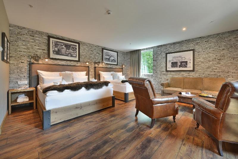 Premium Family Room (including daily refilled free mini bar) image 1