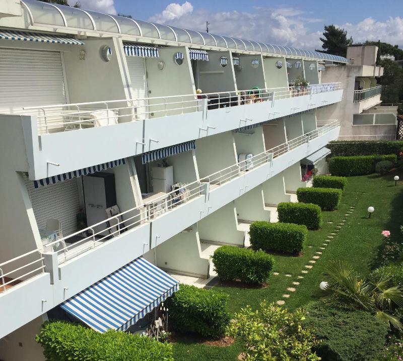 Apartment with Pool View  image 2