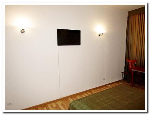 Budget Double Room image 3