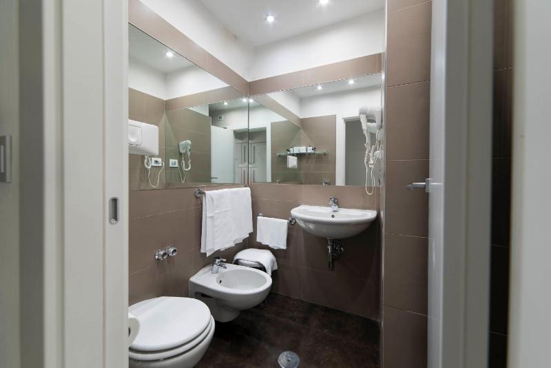 Superior Triple Room image 3