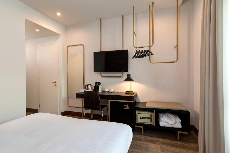 Superior Queen Room image 3