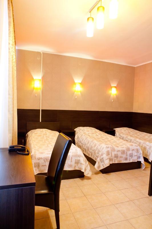 Standard Triple Room image 3
