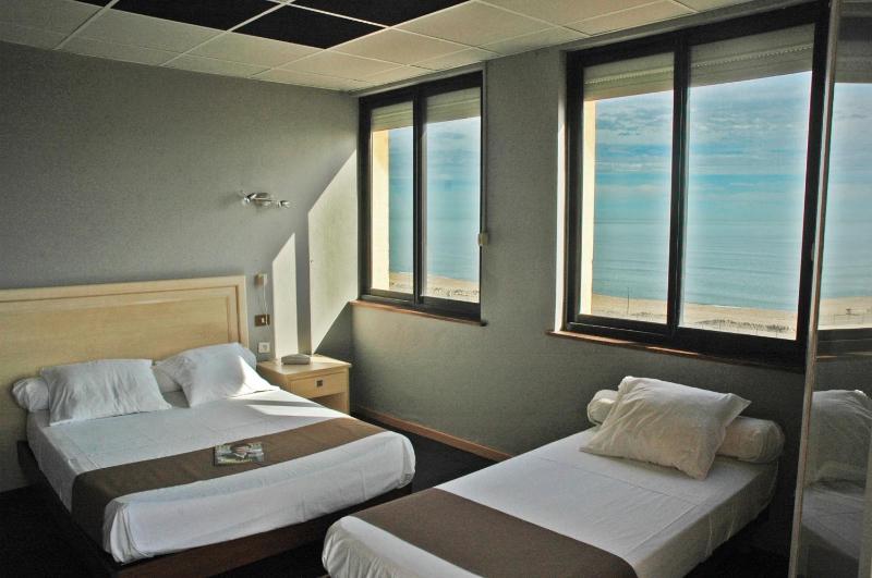 Comfort Triple Room image 3