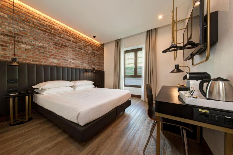 Superior Queen Room image 2