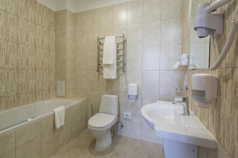 Superior Twin Room image 3