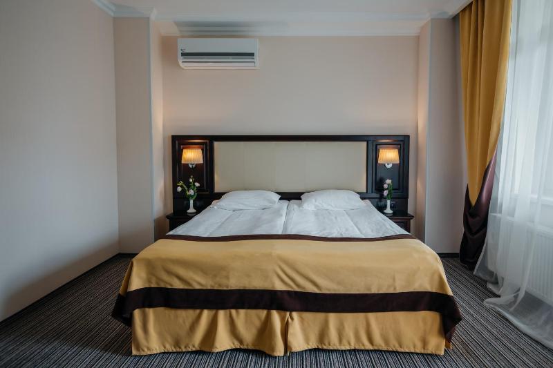 Suite with Balcony image 3