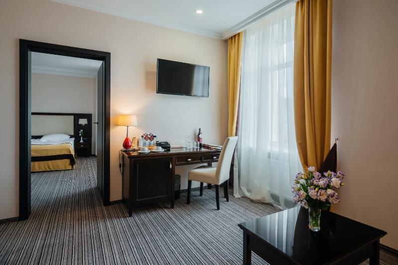Suite with Balcony image 2