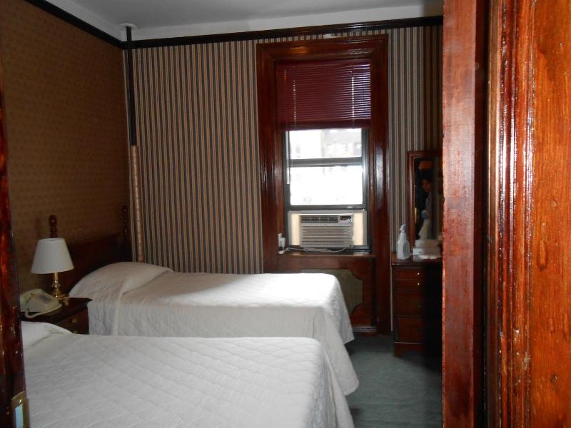 Twin Room with Shared Bathroom image 3