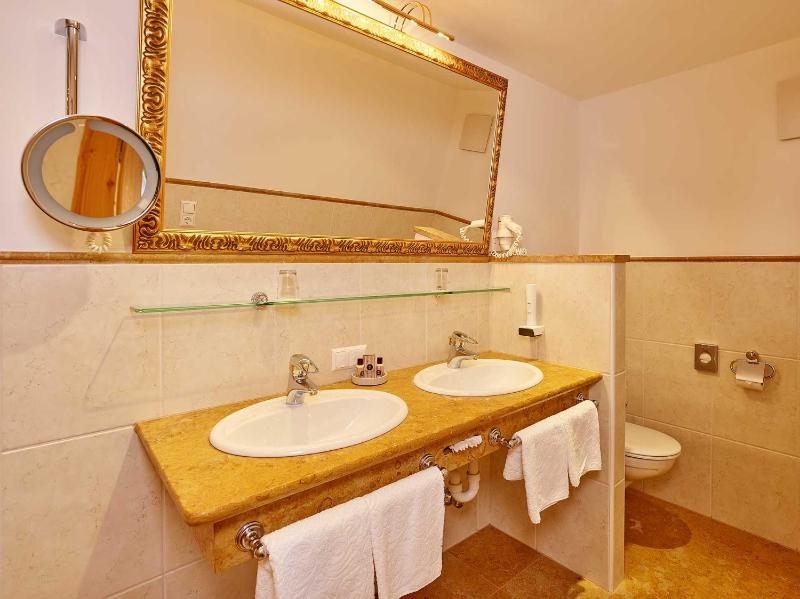 Suite with Mountain View image 4