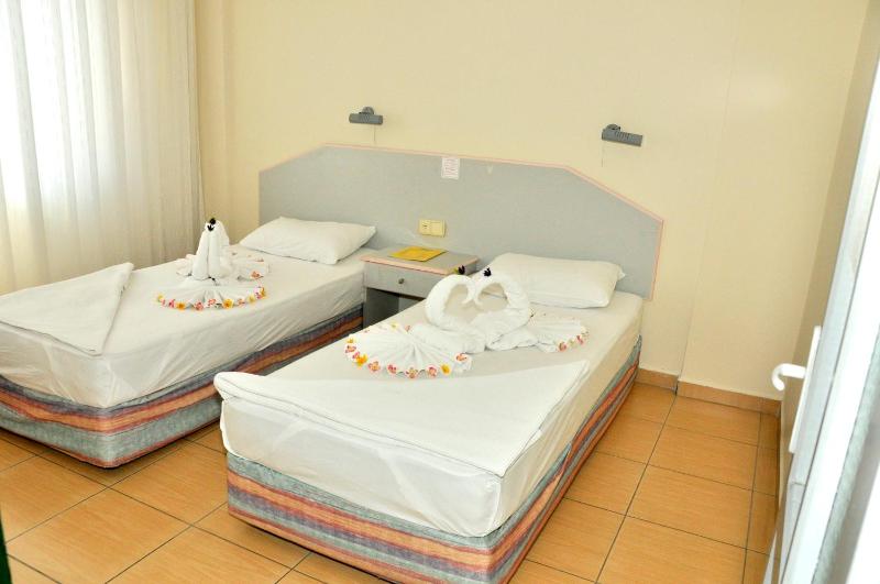 Standard Quadruple Room image 3
