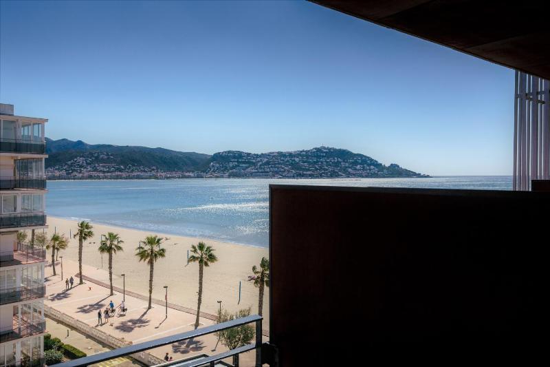 Deluxe Double or Twin Room with Lateral Sea Views & Spa Access image 4