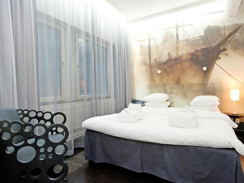 Deluxe Queen Room - 160cm bed image 2