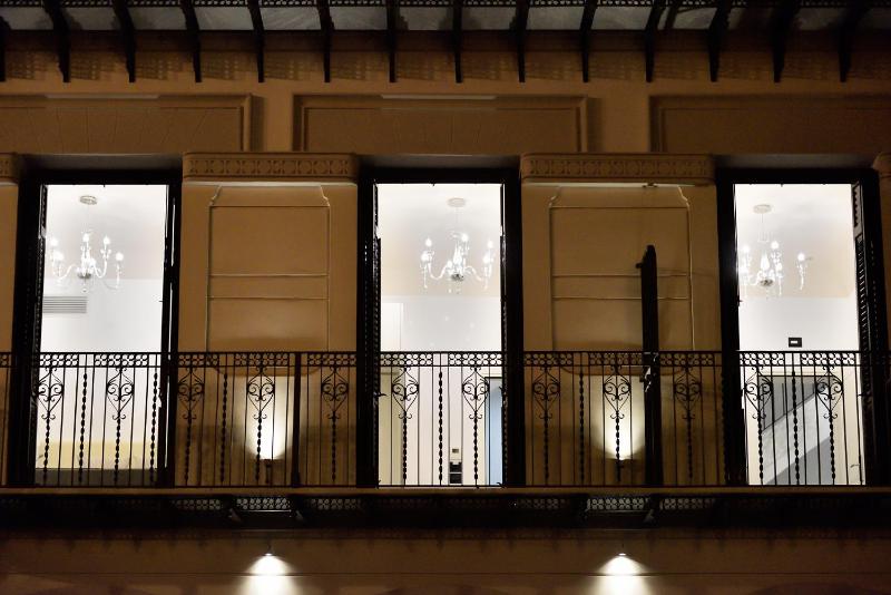  Deluxe Double Room with Balcony and City View image 4