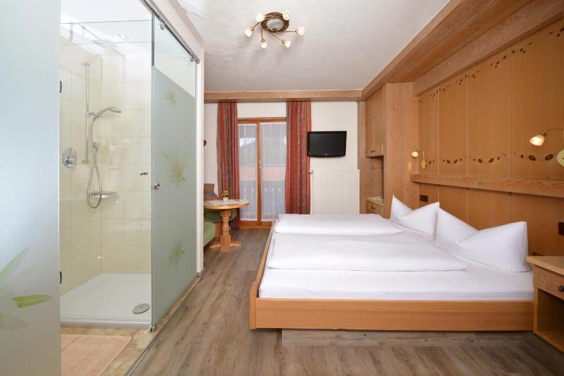 Standard Double Room with Balcony image 3