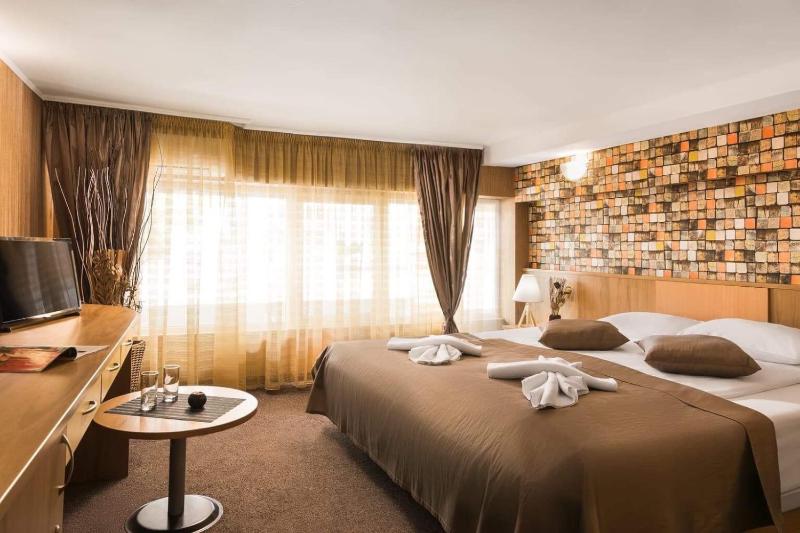 Hotel Central Point - image 7